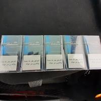 Karton cigaret s arabskými znaky