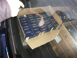 přepravované neznačené cigarety v zavazadlovém prostoru vozidla